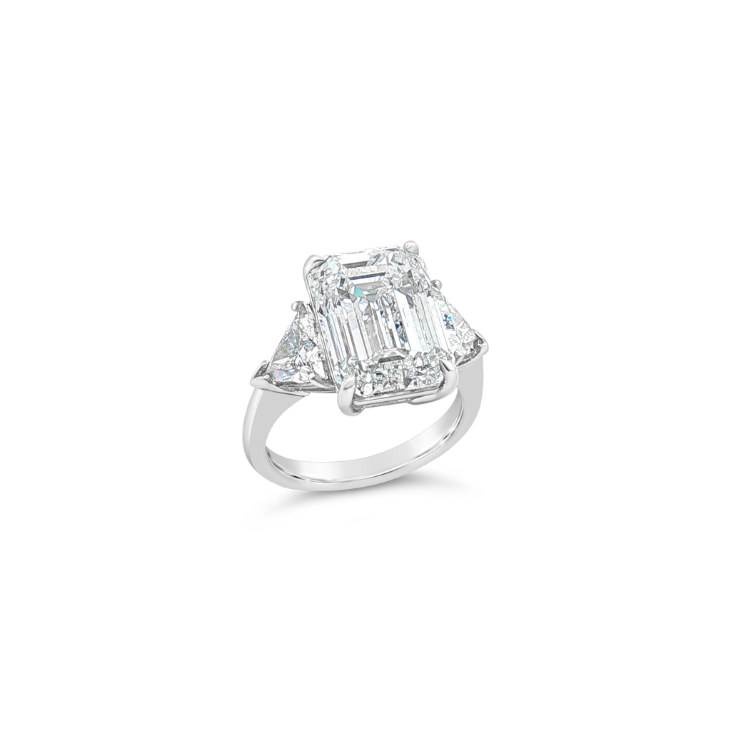 Emerald cut & Trilliant Diamond Ring
