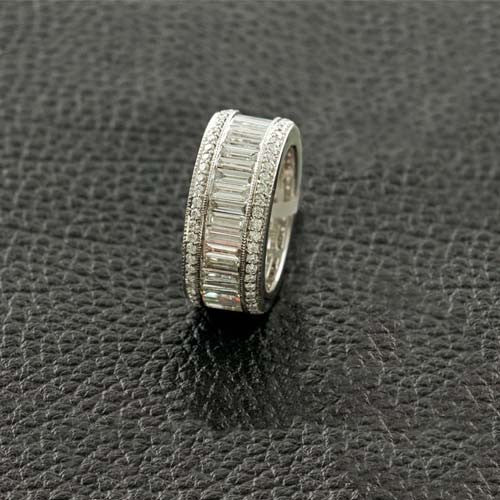 Round & Baguette Diamond Wedding Band Ring